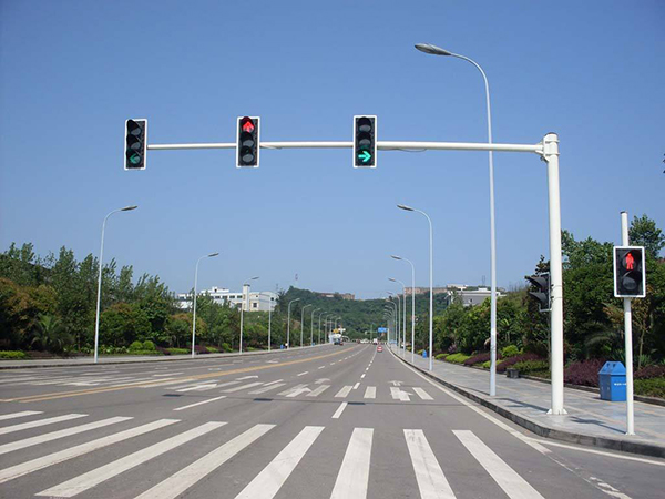 道路交通信號燈分類 機(jī)動(dòng)車紅綠燈通行注意事項(xiàng)